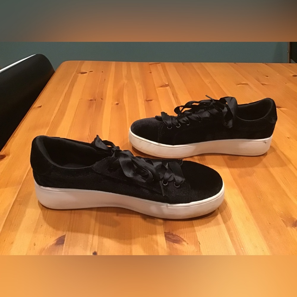 BLACK VELVET SNEAKERS WITH RIBBON LACES WOMEN’S SZ 9-1/2 GOTH BRASH - Picture 5 of 9